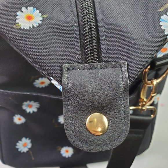Alice + Olivia Daisy Print Large Multi-Pocket Duffel Bag - Picture 7 of 13